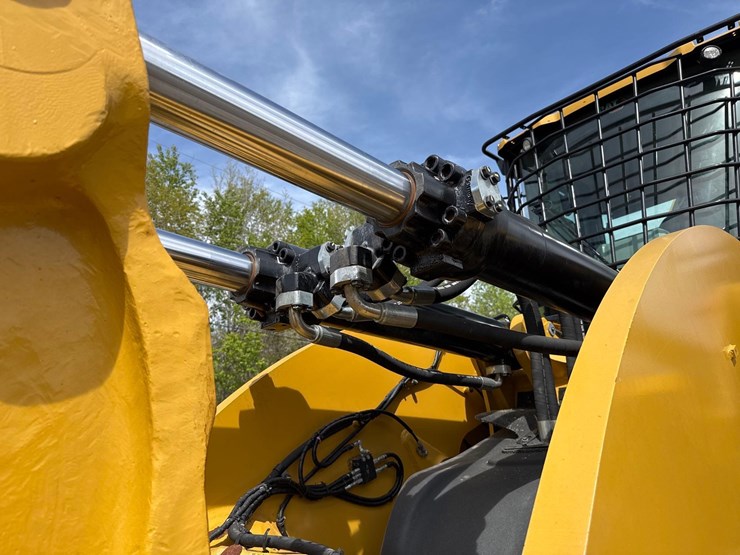 2022-caterpillar-982m-image-15