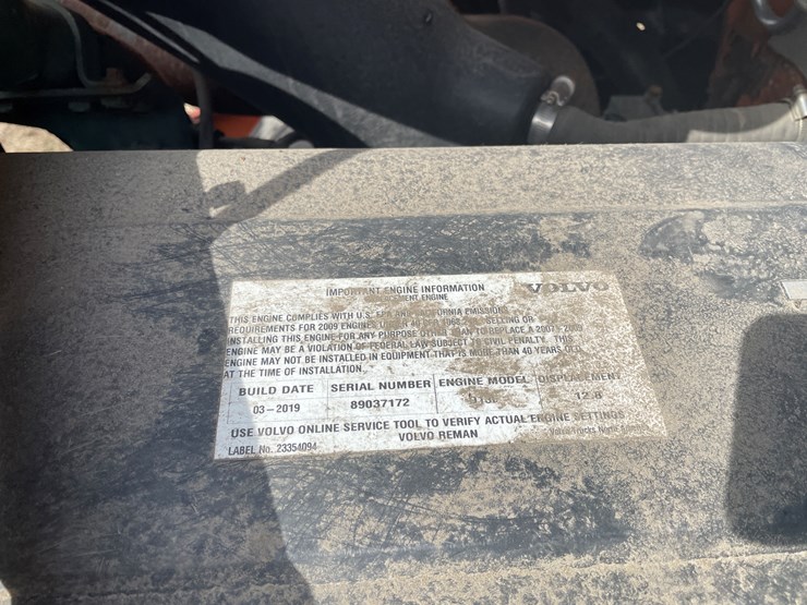 #122-•-2009-volvo-day-cab-semi-tractor-(has-wi-title)-image-63