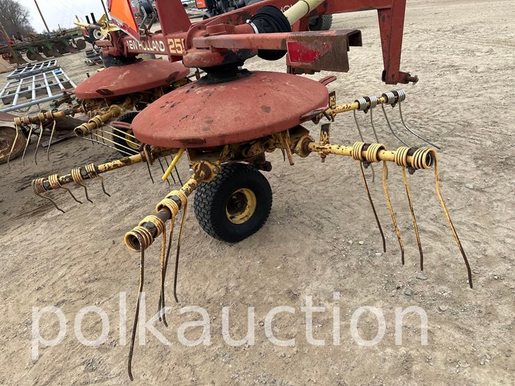 new-holland-255-image-5