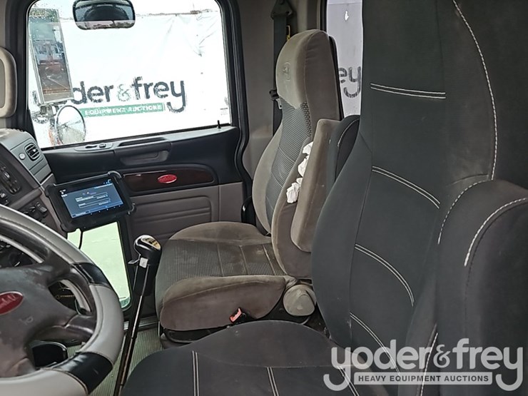2014-peterbilt-579-image-31
