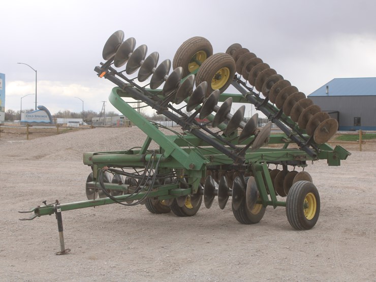 john-deere-220-image-13