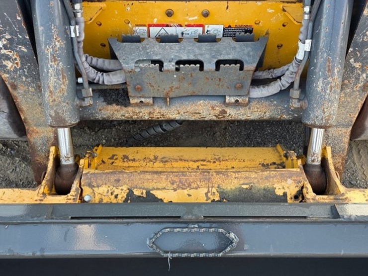 2021-deere-325g-image-38