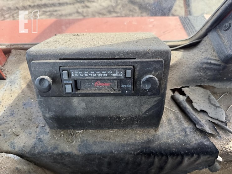 hesston-tractor-2805-image-36