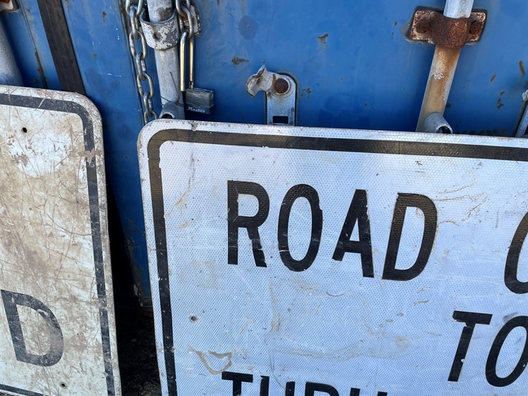 #3928-•-(2)-metal-retired-road-signs-image-4