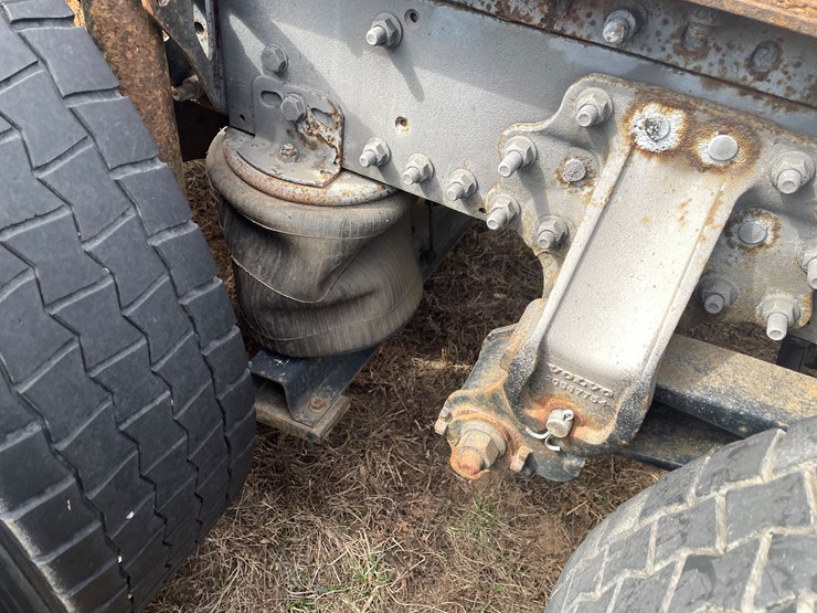 #122-•-2009-volvo-day-cab-semi-tractor-(has-wi-title)-image-46