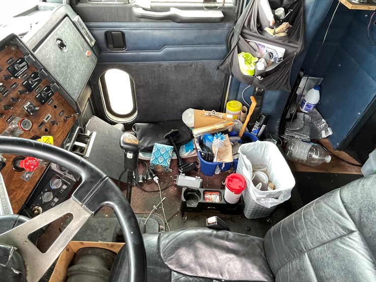 1999-peterbilt-377-image-65