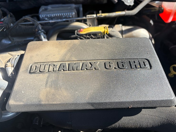 2023-chevrolet-z71-pickup-image-21