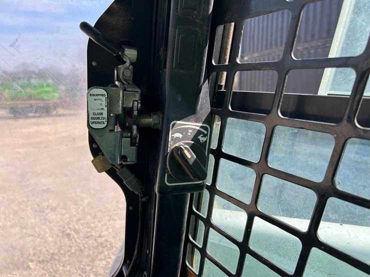 2022-bobcat-t770-image-22