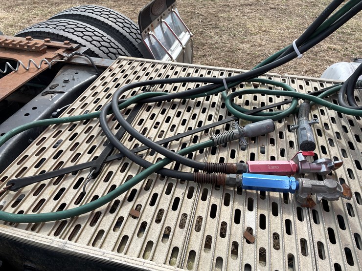 2008-peterbilt-386-image-23