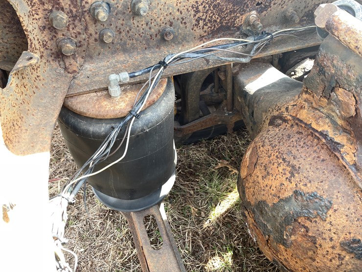 #123-•-2006-volvo-day-cab-semi-tractor-(has-wi-title)-image-44