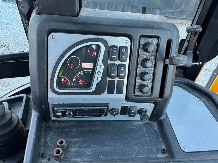 2021-jcb-3cx-image-25