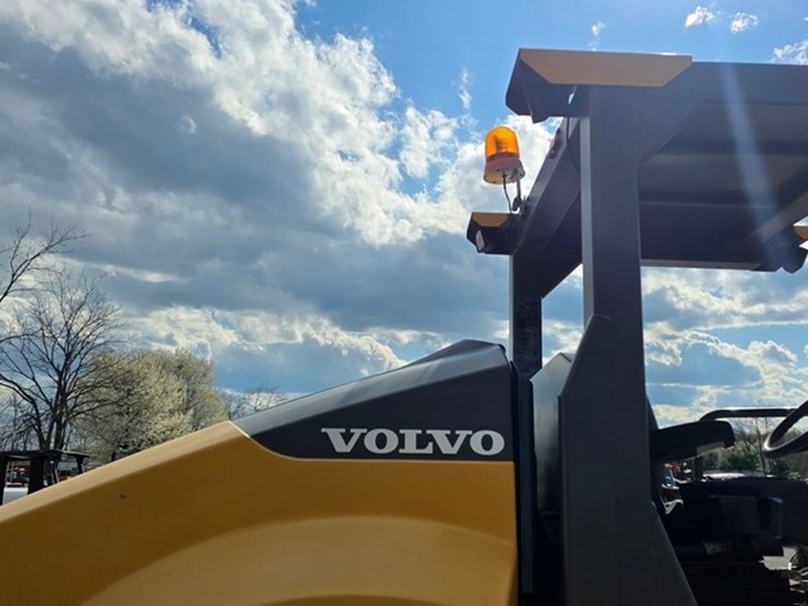 2018-volvo-sd115b-image-28