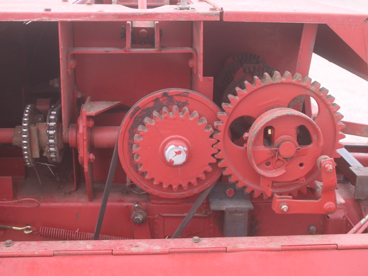 new-holland-580-image-37