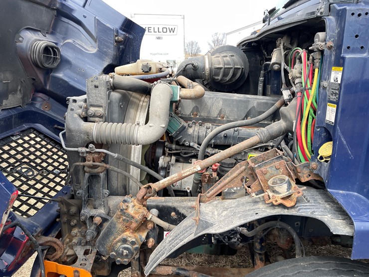 #117-•-2009-volvo-day-cab-semi-tractor-(has-wi-title)-image-50