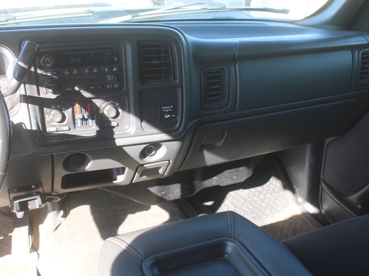 2006-chevrolet-2500-image-25