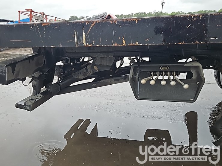 2016-peterbilt-348-image-8