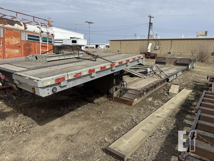 2013-2013-mov-hall-trailer-image-1