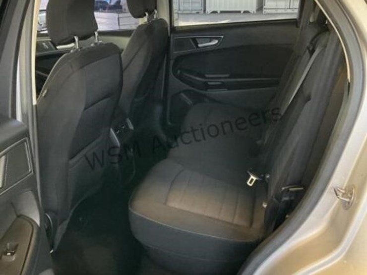 2017-ford-edge-se-image-24