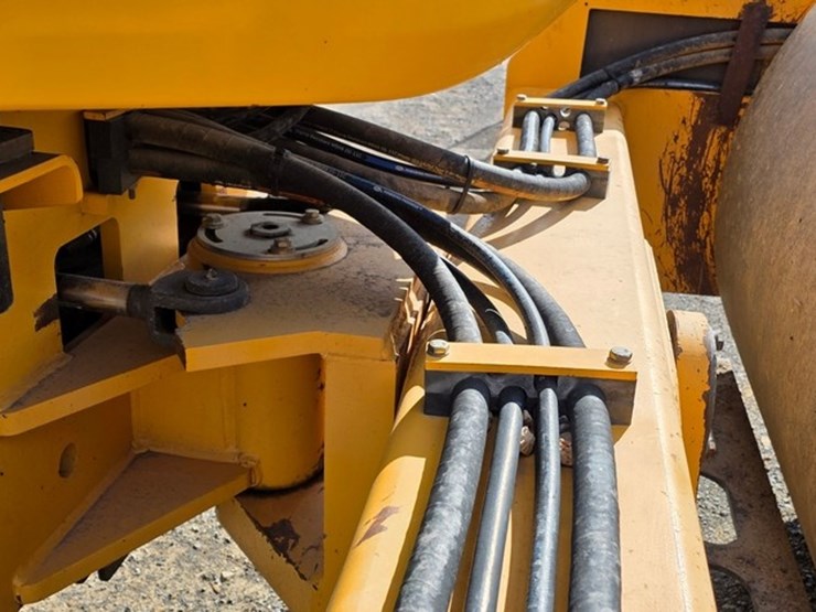 2018-volvo-sd115b-image-39