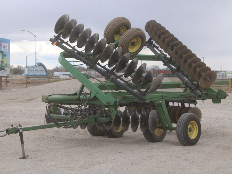 john-deere-220-image-2