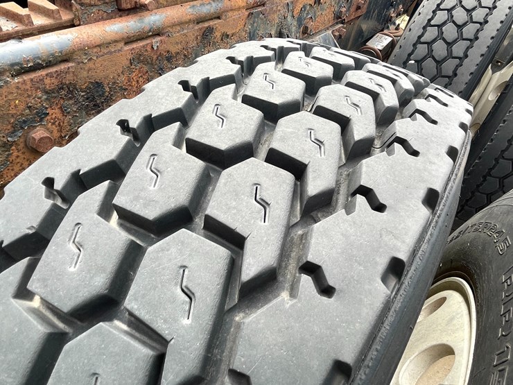 #128-•-2003-western-star-sleeper-cab-semi-tractor-(has-wi-title)-(non-runner)-image-24