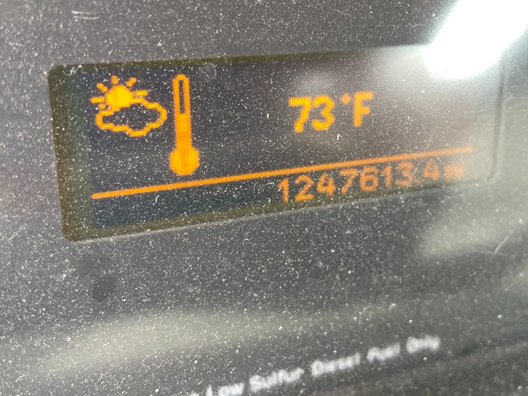 #117-•-2009-volvo-day-cab-semi-tractor-(has-wi-title)-image-76