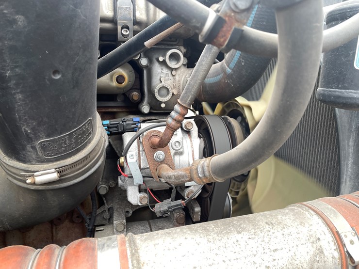 #114-•-2017-freightliner-single-axle-day-cab-semi-tractor-(has-wi-title)-image-61