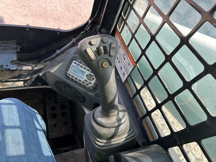 2022-bobcat-t770-image-21