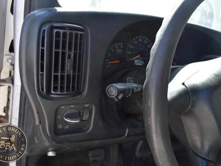 2005-gmc-topkick-image-32