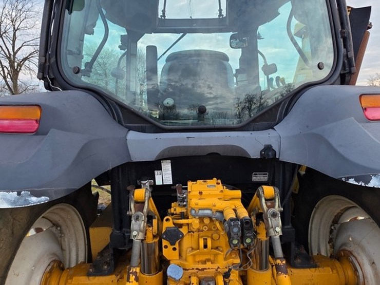 2006-new-holland-ts135a-image-31