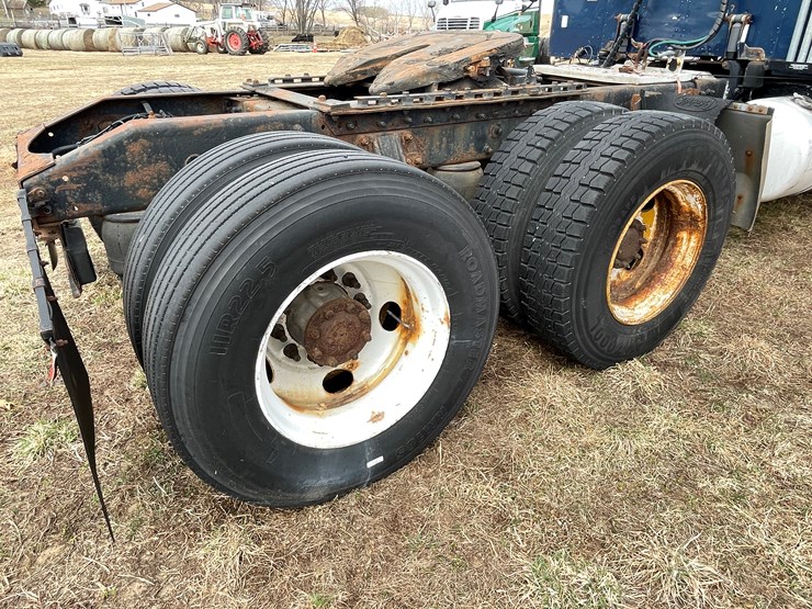 1999-peterbilt-377-image-36