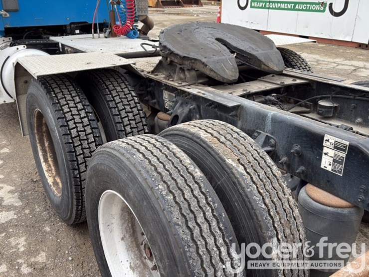 2018-peterbilt-579-image-22