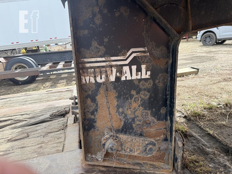 2013-2013-mov-hall-trailer-image-24