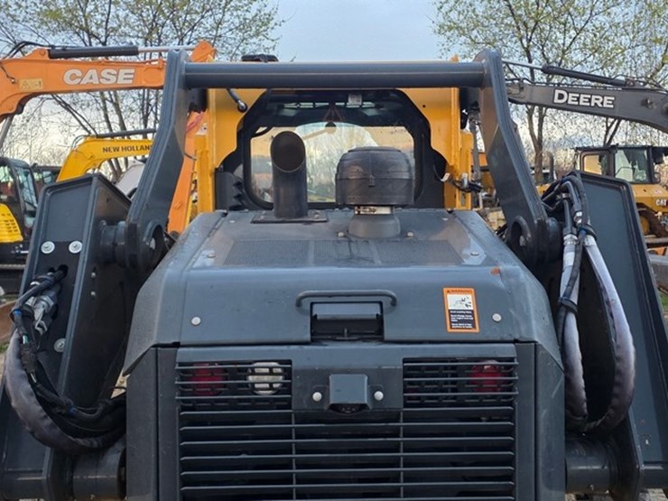 2023-deere-331g-image-21