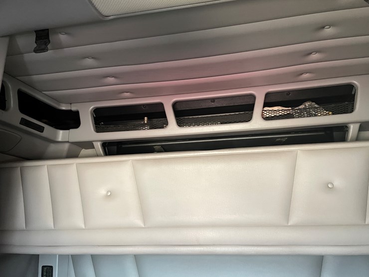 2008-peterbilt-386-image-75