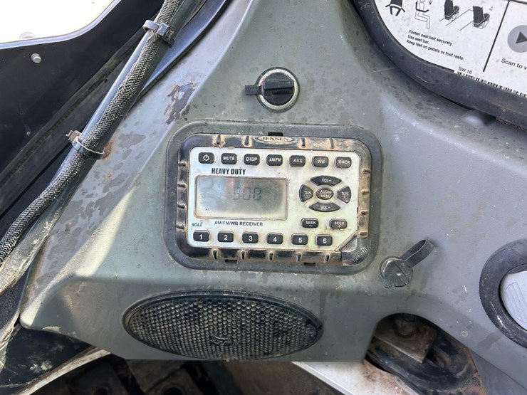 2022-bobcat-t770-image-20