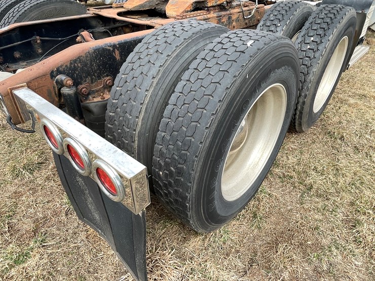 #128-•-2003-western-star-sleeper-cab-semi-tractor-(has-wi-title)-(non-runner)-image-34