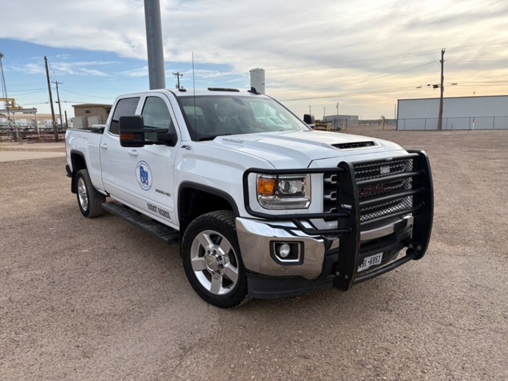 2018-gmc-sierra-2500hd-image-2