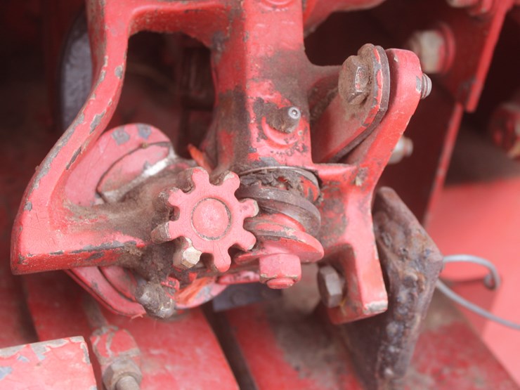 new-holland-580-image-43