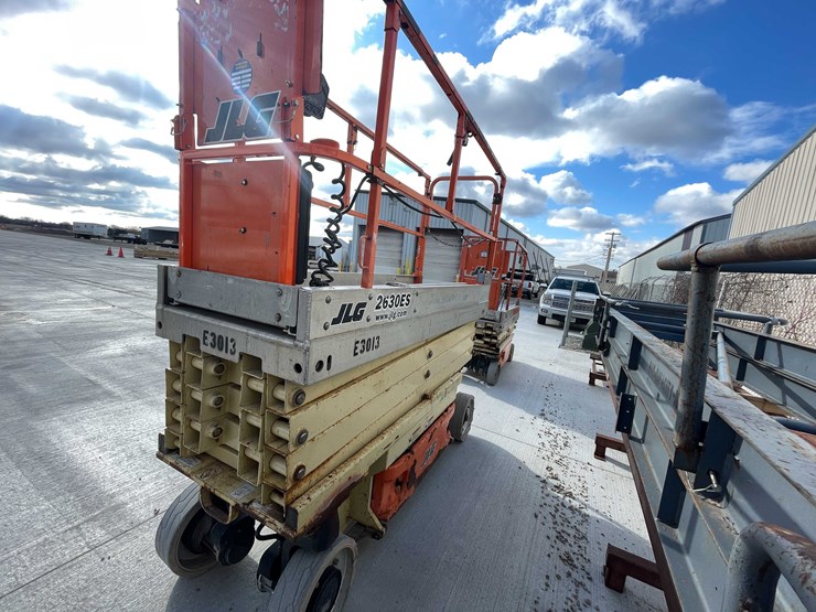 2014-jlg-2630es-image-6