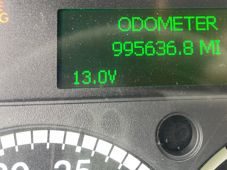 #114-•-2017-freightliner-single-axle-day-cab-semi-tractor-(has-wi-title)-image-80