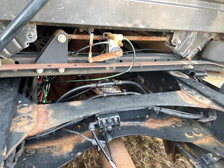 #115-•-2013-volvo-single-axle-day-cab-semi-tractor-(has-wi-title)-image-48