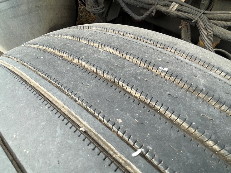 #128-•-2003-western-star-sleeper-cab-semi-tractor-(has-wi-title)-(non-runner)-image-61