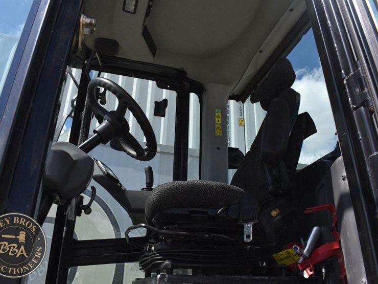 2015-caterpillar-cs66b-image-29