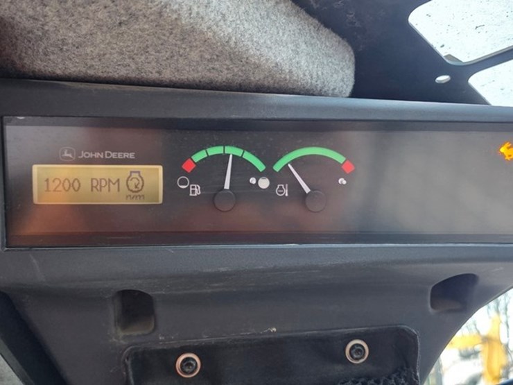 2021-deere-325g-image-65