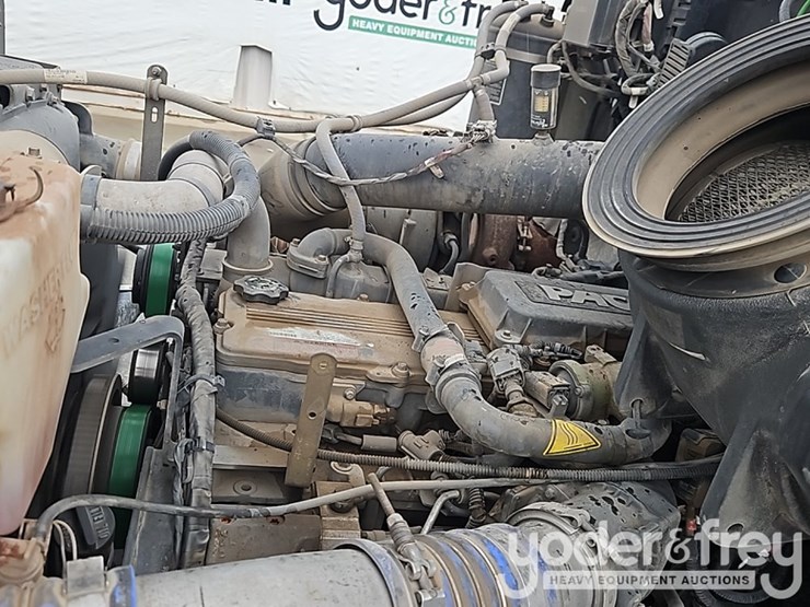 2016-peterbilt-348-image-26