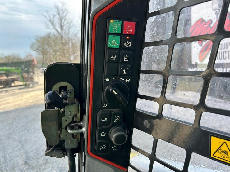 2022-bobcat-t76-image-23