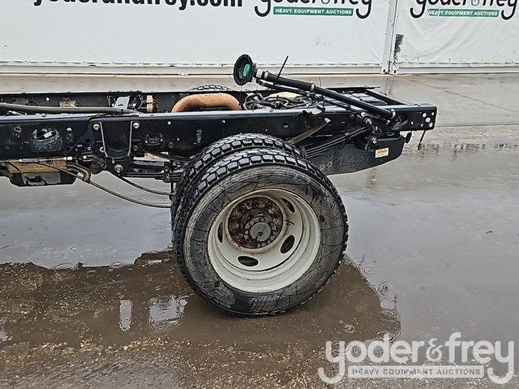 2018-ford-f550-xl-image-11