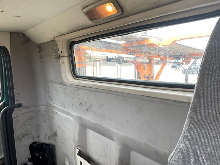 #110-•-2014-volvo-car-hauler-semi-and-trailer-(has-wi-title)-image-91