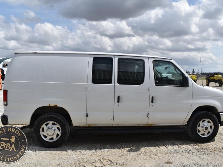 2014-ford-e250-image-6
